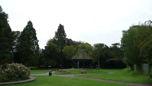 The public gardens of Alton.