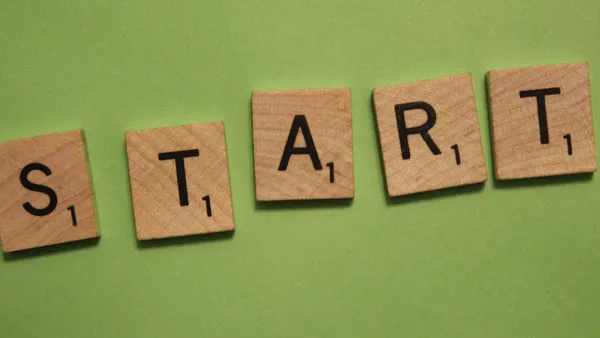 Scrabble letters spelling &apos;START&apos;.